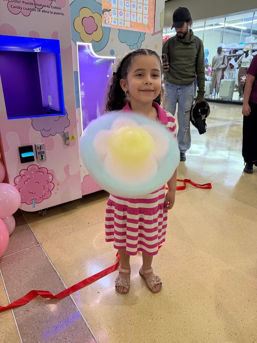 Niñas sosteniendo globos Pichi Sweet