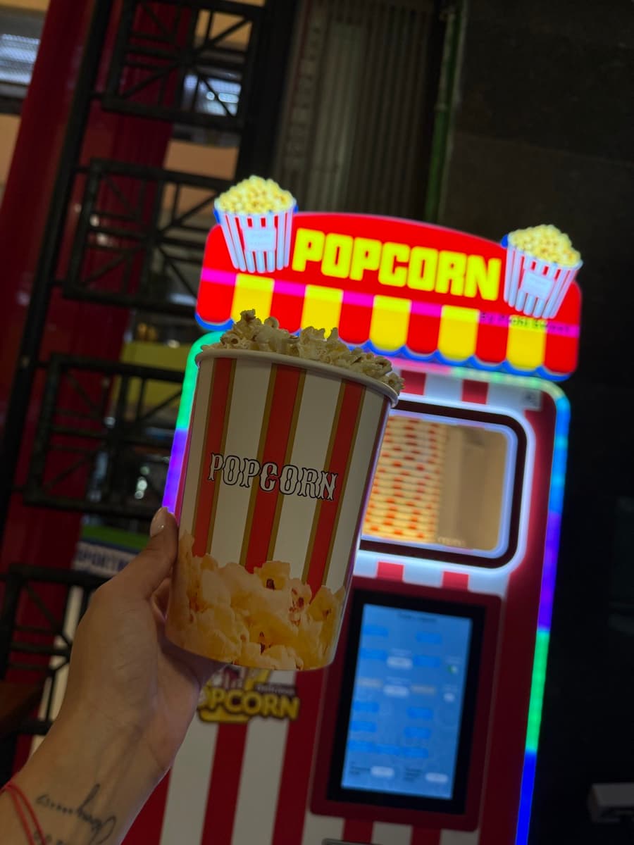 Cotufas recién hechas en la máquina Pichi Sweet